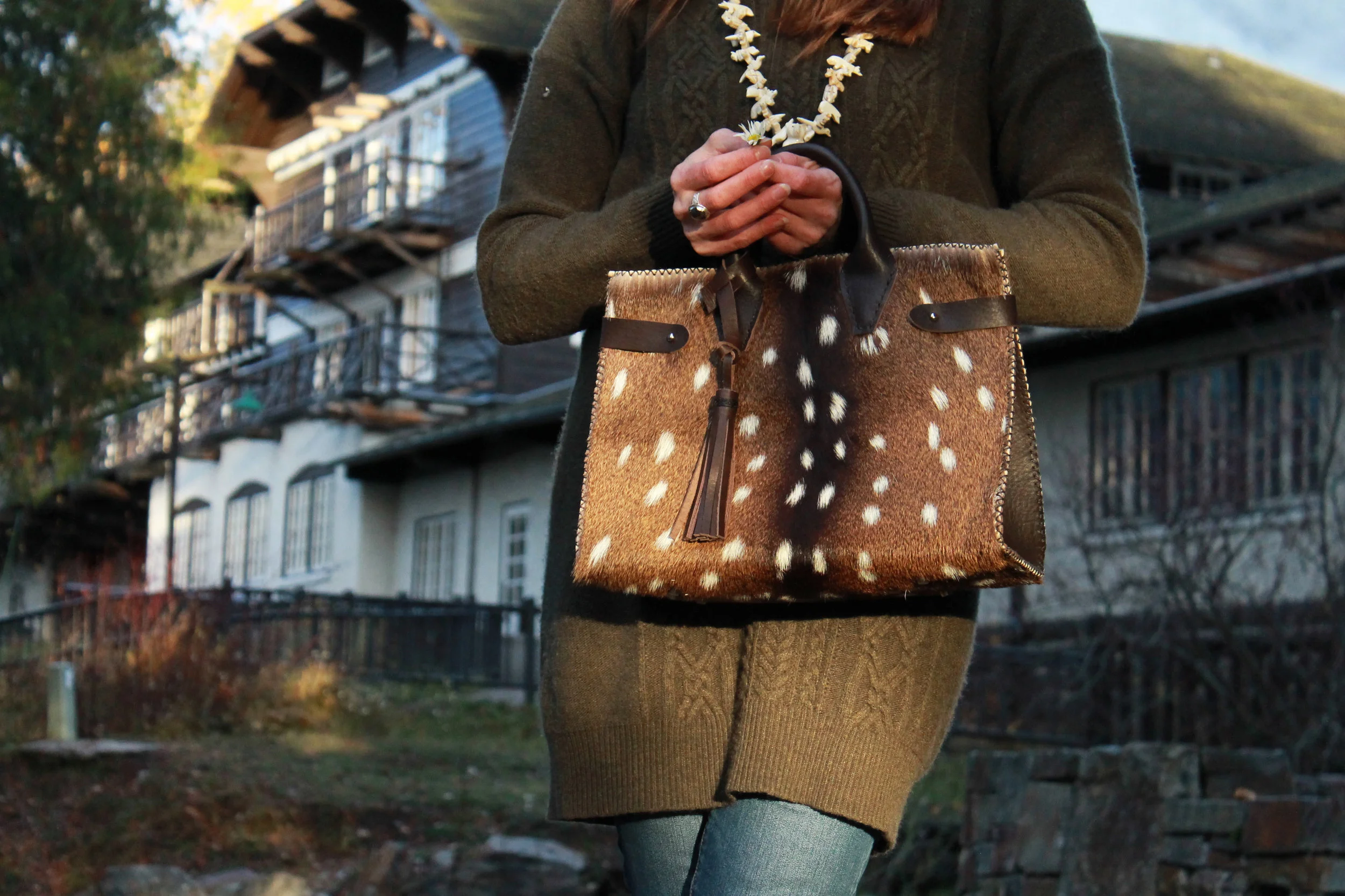 LGB SAHAEA サハラ レザー ベスト CARF DEER LEATHER Axis Sadie Leather Handbag — Beargrass Leather